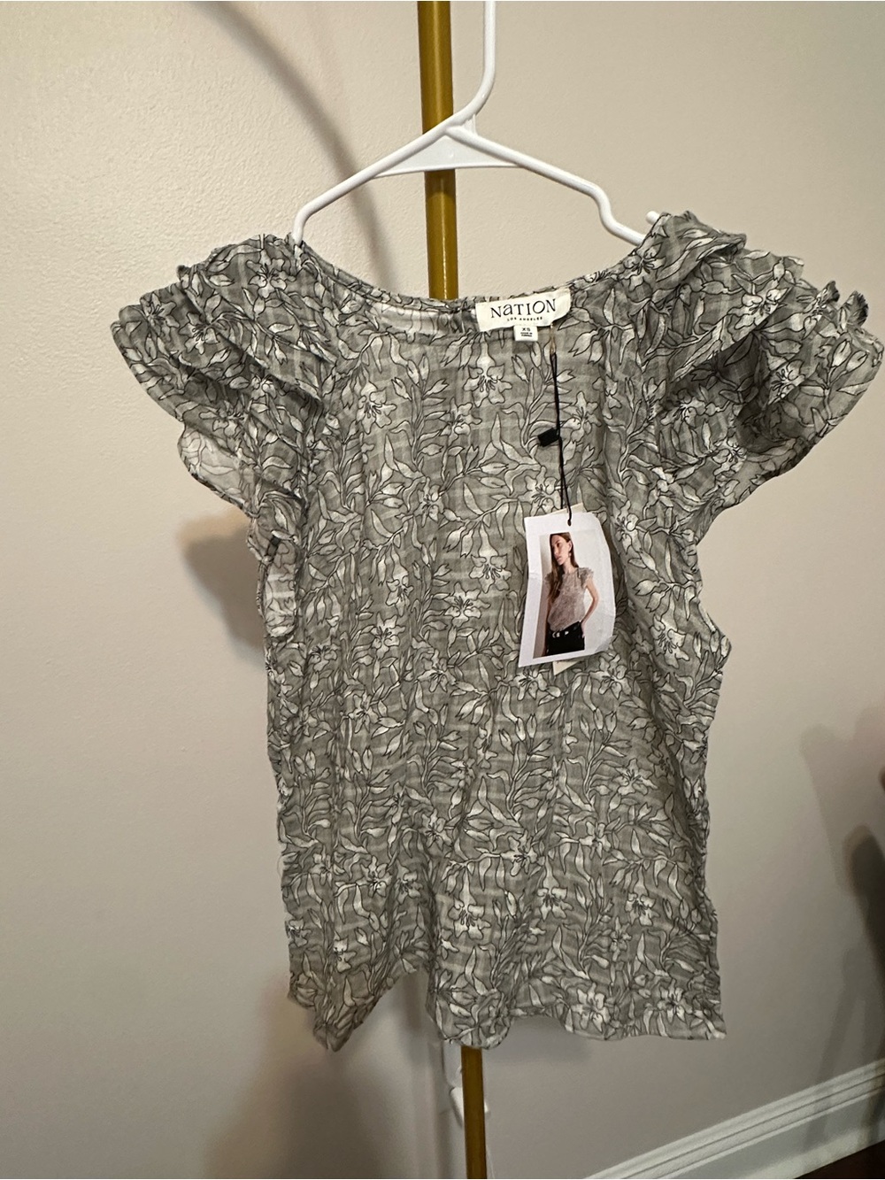 Nation LTD Gray Floral Ruffled Sleeve Blouse